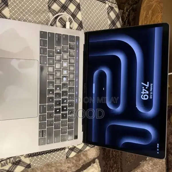 Apple MacBook Pro 2018 13-inch Laptop