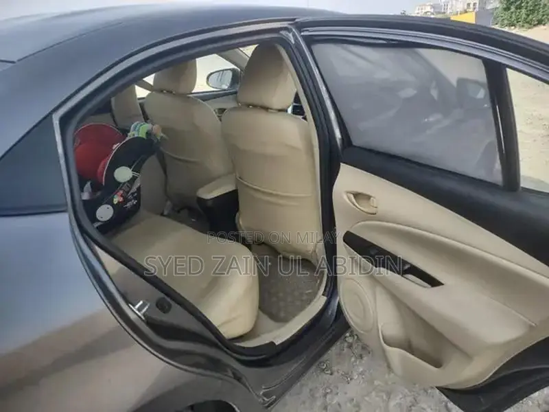 Toyota Yaris 1.3 Automatic Grey Sedan