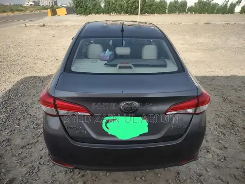 Toyota Yaris 1.3 Automatic Grey Sedan