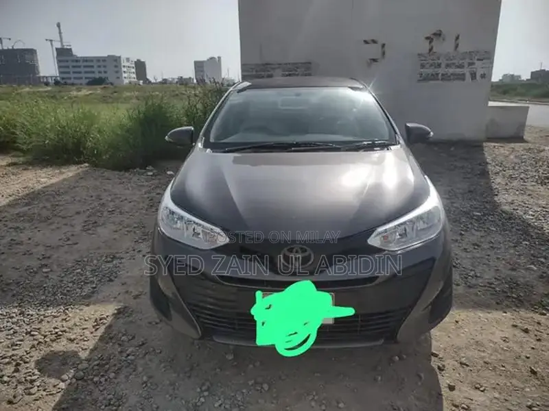 Toyota Yaris 1.3 Automatic Grey Sedan