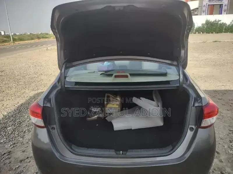 Toyota Yaris 1.3 Automatic Grey Sedan
