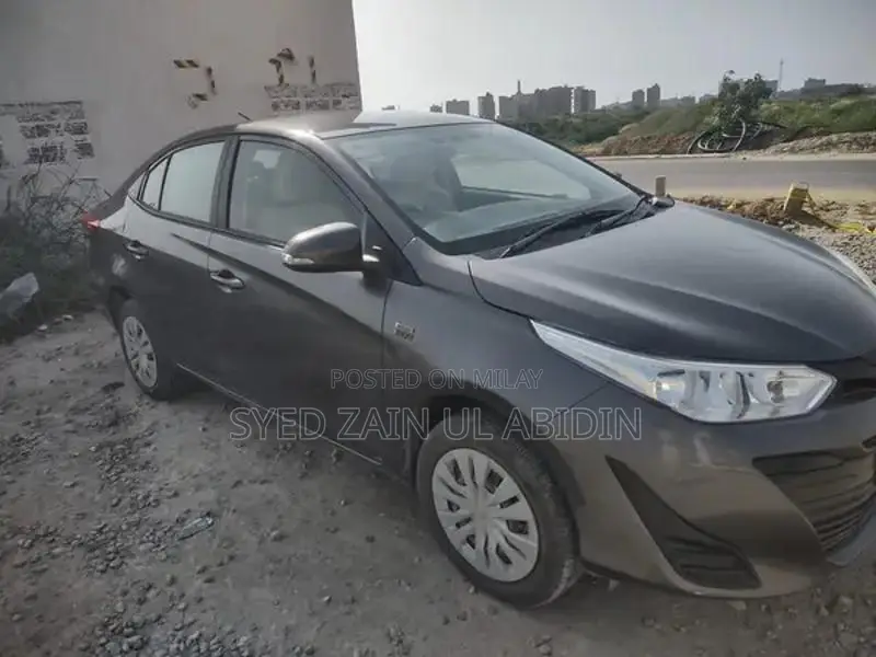 Toyota Yaris 1.3 Automatic Grey Sedan