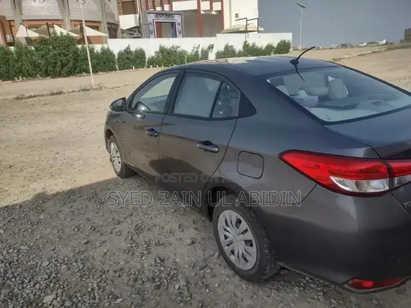 Toyota Yaris 1.3 Automatic Grey Sedan