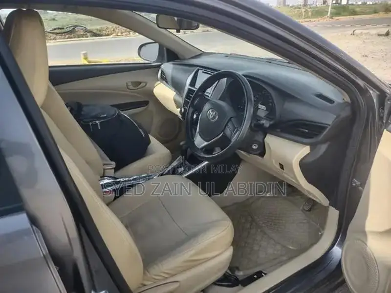 Toyota Yaris 1.3 Automatic Grey Sedan