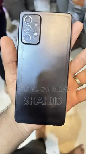 Photo - Samsung Galaxy A72 Smartphone - Mid-Range Mobile Device