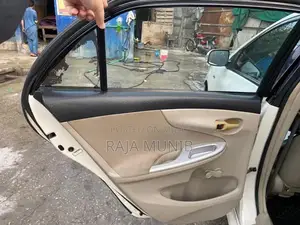 2011 XLI White Sedan - Well Maintained Reliable Vehicle