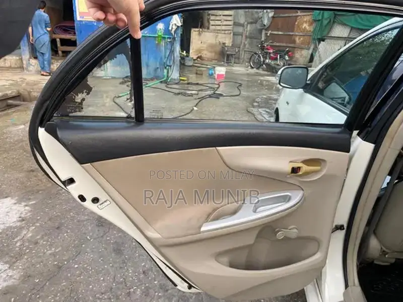 2011 XLI White Sedan - Well Maintained Reliable Vehicle