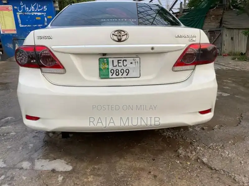 2011 XLI White Sedan - Well Maintained Reliable Vehicle