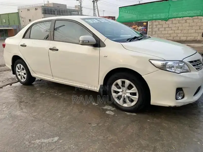 2011 XLI White Sedan - Well Maintained Reliable Vehicle