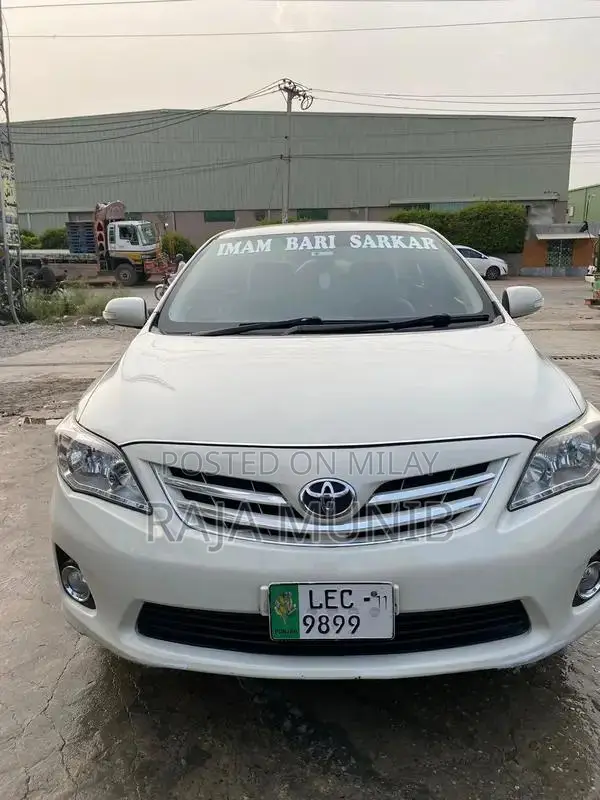 2011 XLI White Sedan - Well Maintained Reliable Vehicle