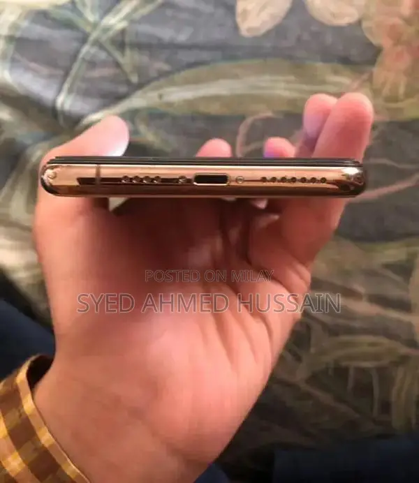 Apple Smartphone 64GB Unlocked Smartphone with Minor Issues