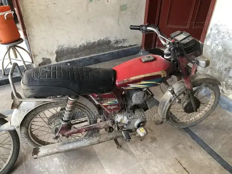 Yamaha YB 100 Motorcycle - Classic Single Cylinder Bike