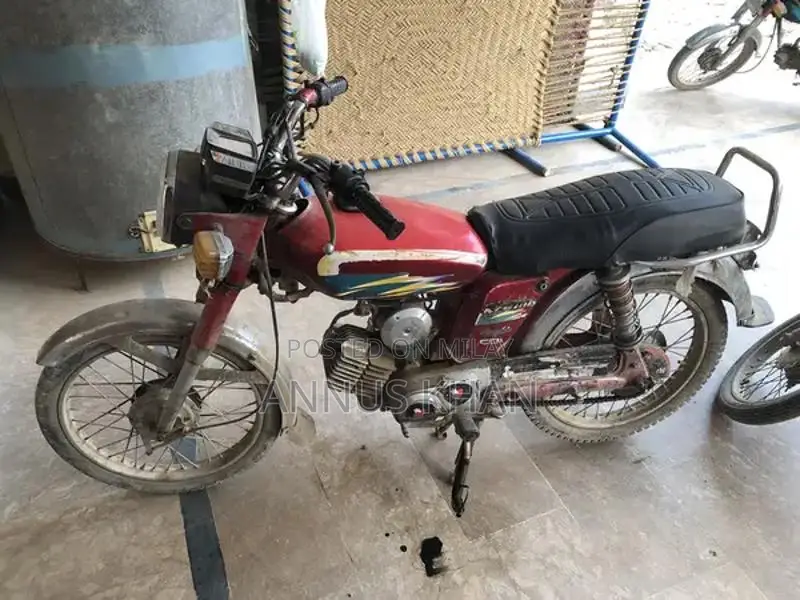 Yamaha YB 100 Motorcycle - Classic Single Cylinder Bike