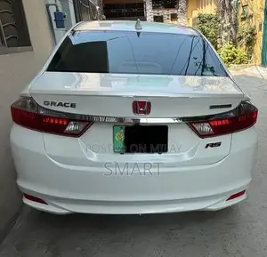Honda Grace Hybrid EX TOP Variant Luxury Sedan