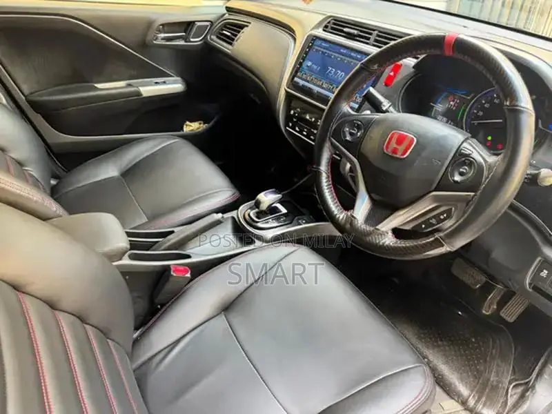 Honda Grace Hybrid EX TOP Variant Luxury Sedan