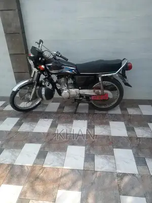 Photo - Baikk Hunda 125 Motorcycle - Classic 2000 Model