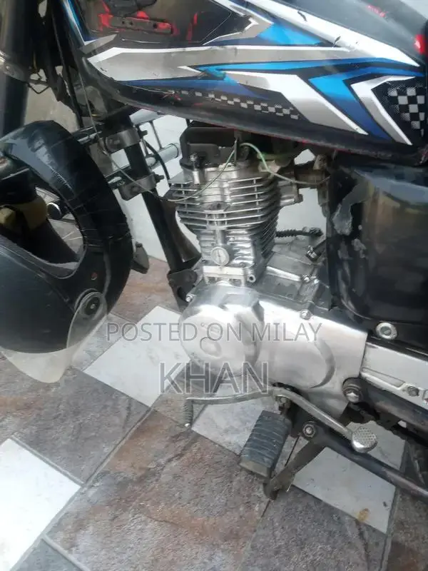 Baikk Hunda 125 Motorcycle - Classic 2000 Model