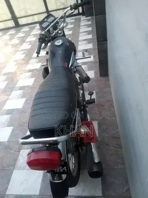 Baikk Hunda 125 Motorcycle - Classic 2000 Model