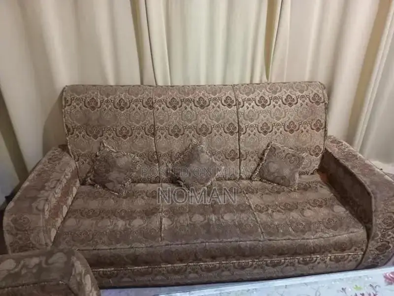 Pre-Owned Sofa - Comfortable Home Seating Solution