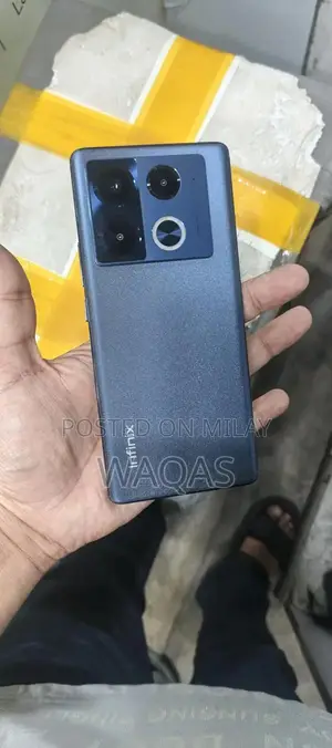 Photo - Infinix Note 40 Pro Smartphone with Wireless Powerbank