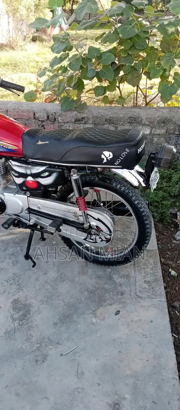 United 125cc Motorcycle - 2020 Model Vintage Bike