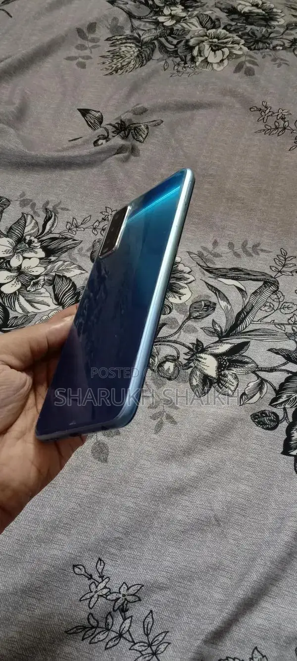 Budget Smartphone with High-Performance Panel and Large RAM