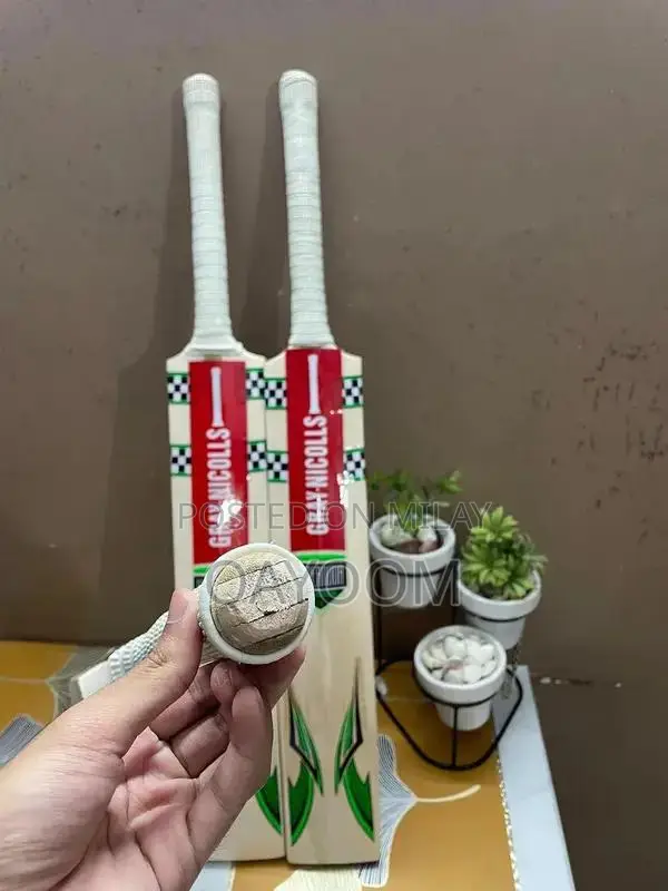 Kashmiri Willow Hardball Cricket Bat - Lightweight Professional Bat