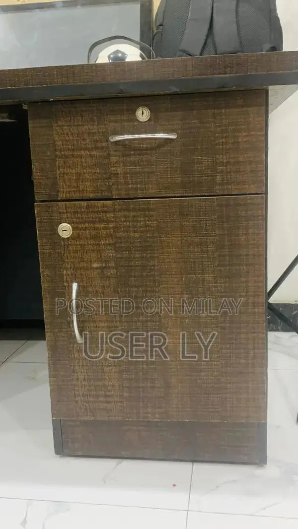 Wooden Workstation Desk 3x5 with Sturdy Lock and Quality Build