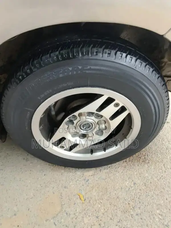 2005 Suzuki Alto VXR: Low Mileage, Well-Maintained Compact Car