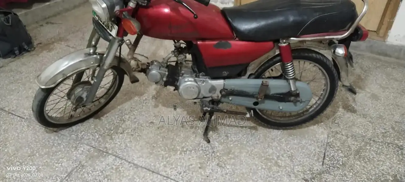 High-Speed Motorcycle for Single-Hand Use, First Owner