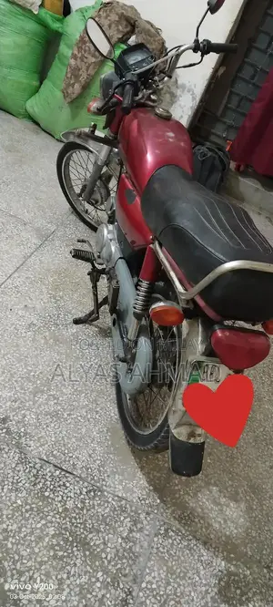 High-Speed Motorcycle for Single-Hand Use, First Owner