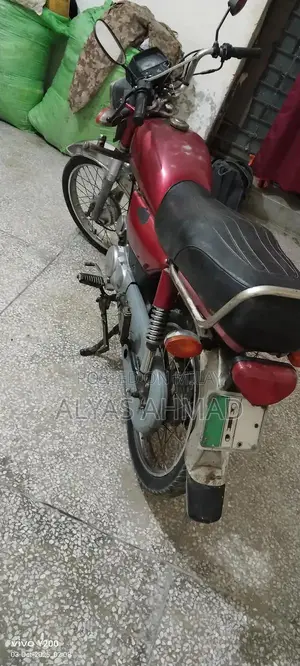 High-Speed Motorcycle for Single-Hand Use, First Owner