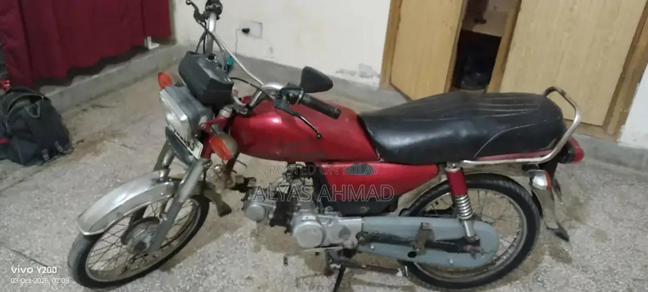 High-Speed Motorcycle for Single-Hand Use, First Owner