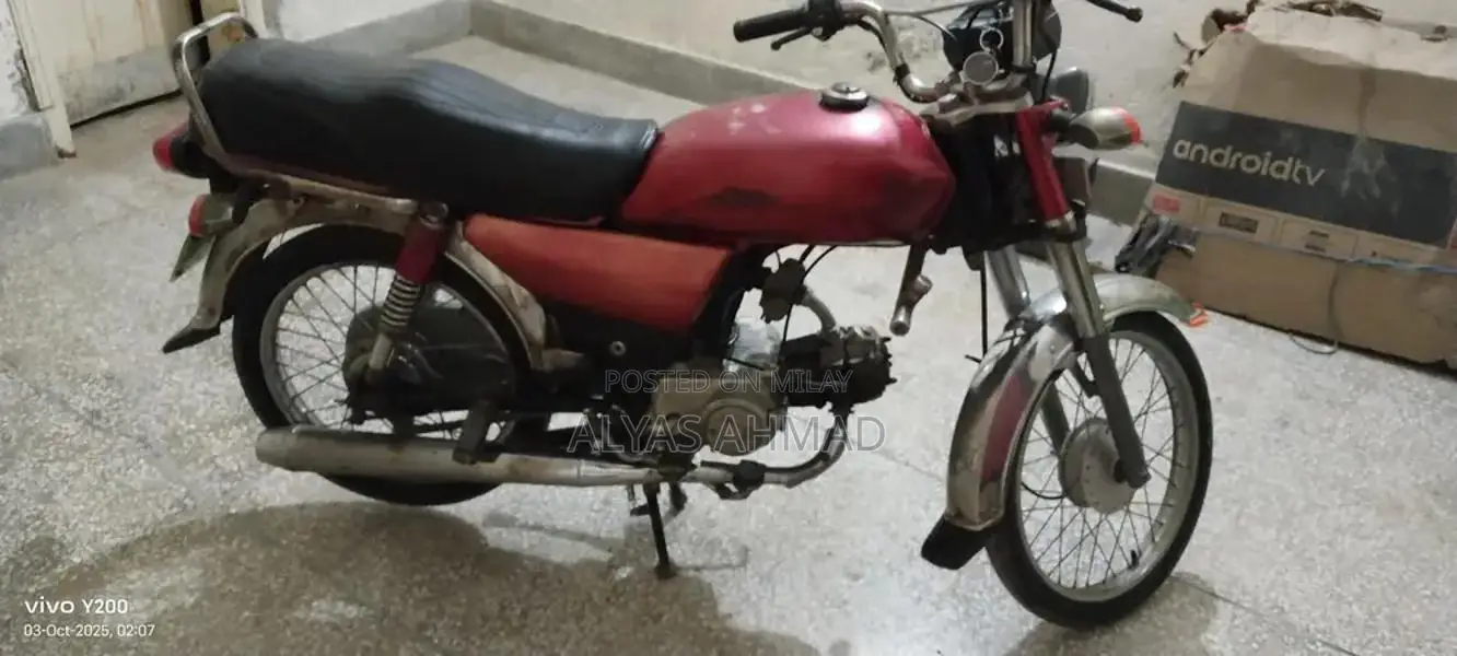 High-Speed Motorcycle for Single-Hand Use, First Owner