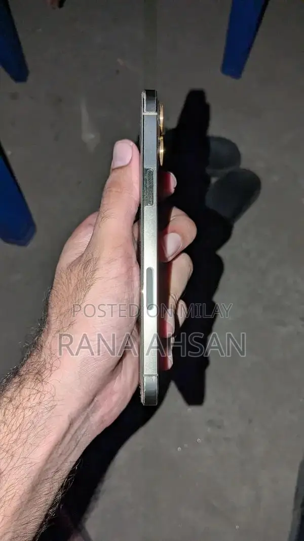 Gold Smartphone 128GB Premium Condition Unlocked