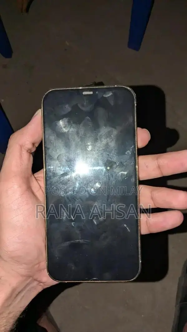 Gold Smartphone 128GB Premium Condition Unlocked