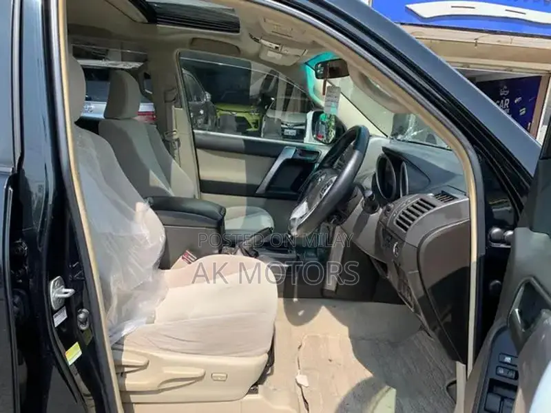 Toyota Prado TX 4x4 SUV - Spacious 7-Seater with Sunroof