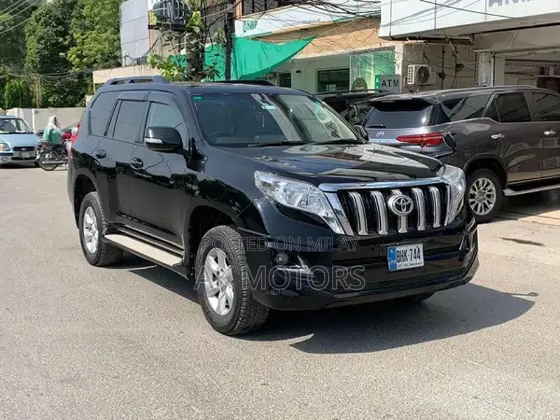 Toyota Prado TX 4x4 SUV - Spacious 7-Seater with Sunroof