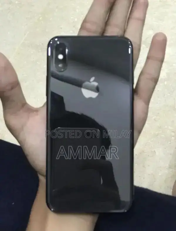 64GB iPhone X Smartphone with Minor Panel Dot