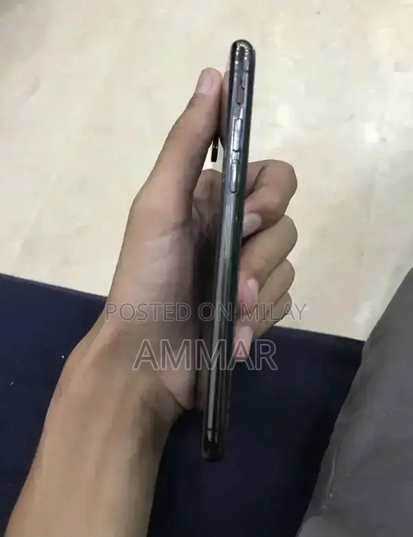 64GB iPhone X Smartphone with Minor Panel Dot