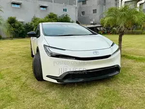 Photo - 2023 Toyota Prius 1.8 U Hybrid Zero Meter Import