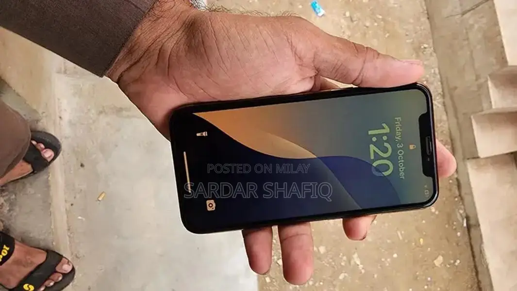 64GB Factory Unlocked iPhone XS with Serviced Battery