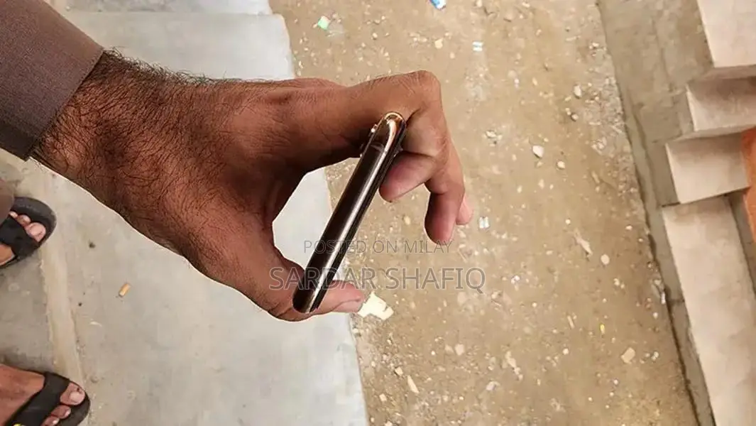 64GB Factory Unlocked iPhone XS with Serviced Battery