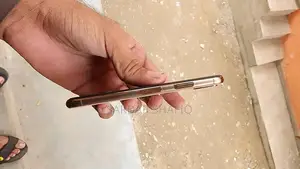 64GB Factory Unlocked iPhone XS with Serviced Battery