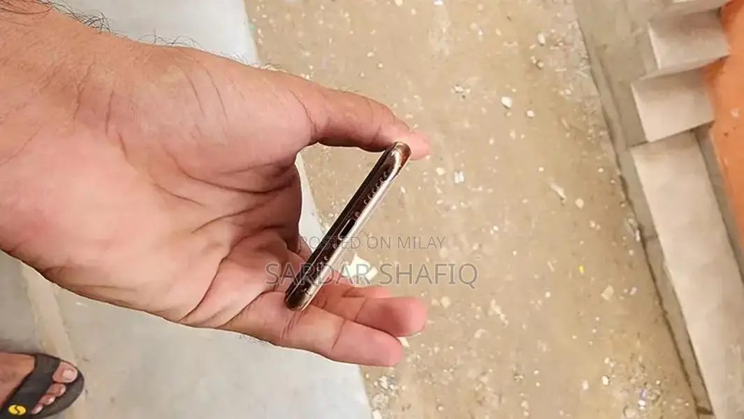 64GB Factory Unlocked iPhone XS with Serviced Battery