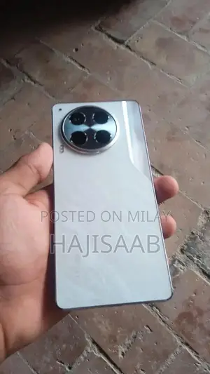 Tecno Camon 30 Smartphone - 8GB RAM Expandable, 256GB Storage