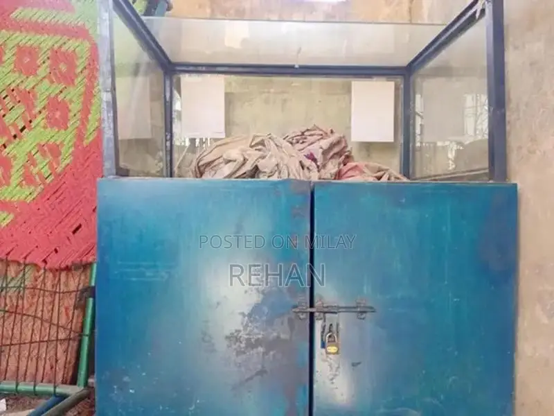 Fris and Samosa Display Counter with Mirror