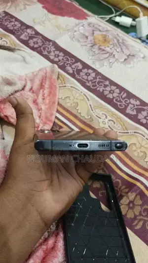 Photo - High-Performance Samsung Galaxy Smartphone with Premium Display