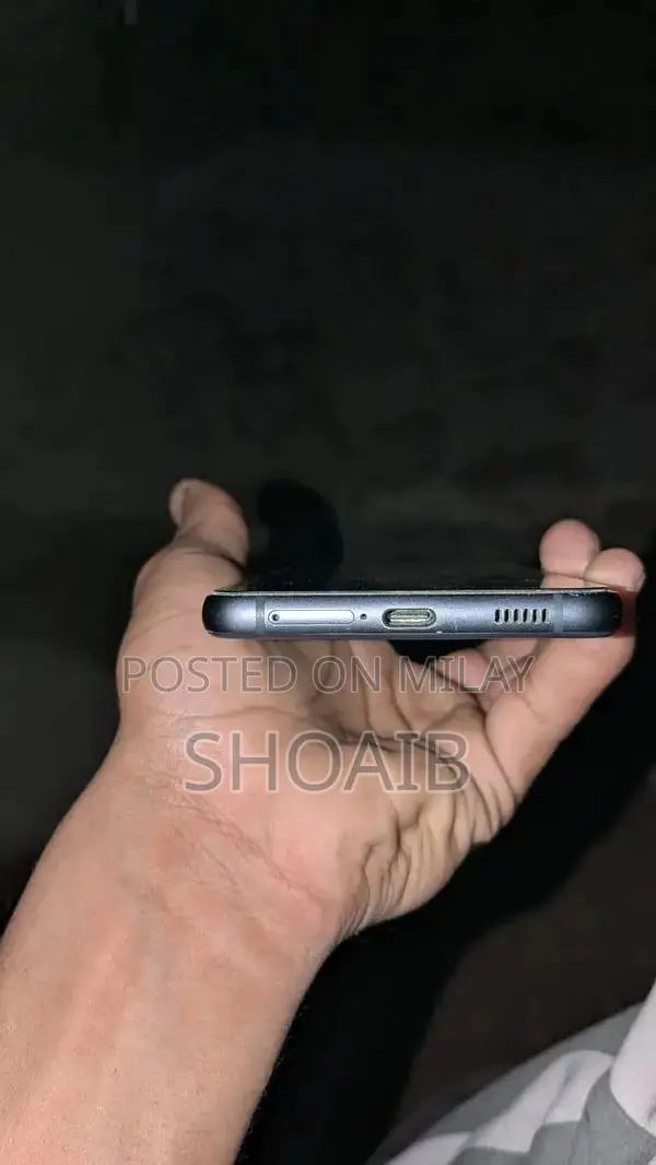 Samsung Galaxy S21 FE 5G Smartphone