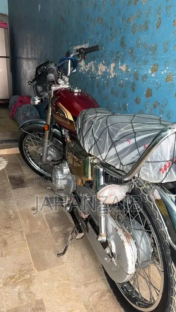 Honda 125cc Motorcycle - 2025 Gold Edition Self-Starter